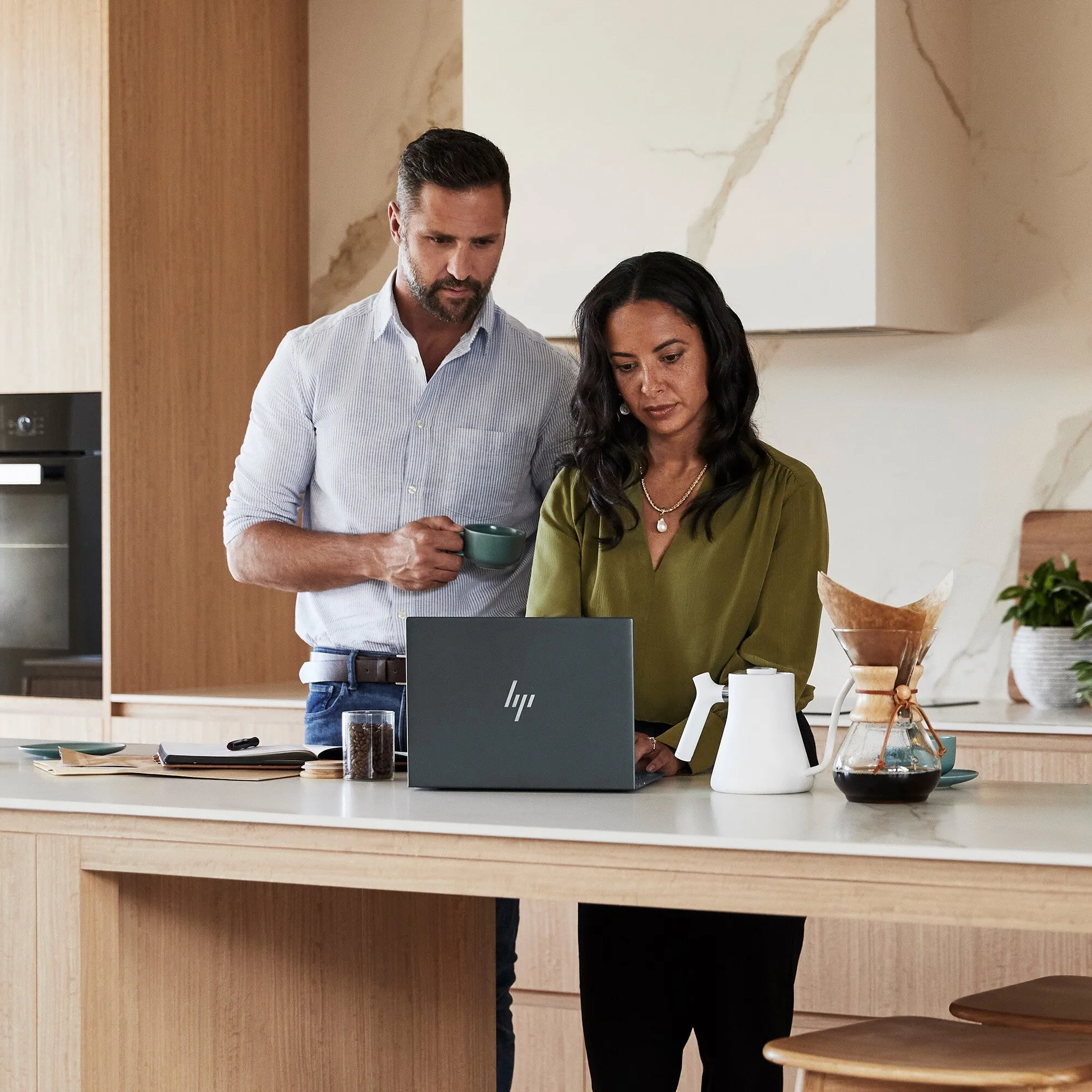 HP Elite Dragonfly G3 13.5" Laptop - Intel Core i7-1255U, 16GB RAM, 512GB SSD, Touchscreen, Windows 11 Pro, Blue
